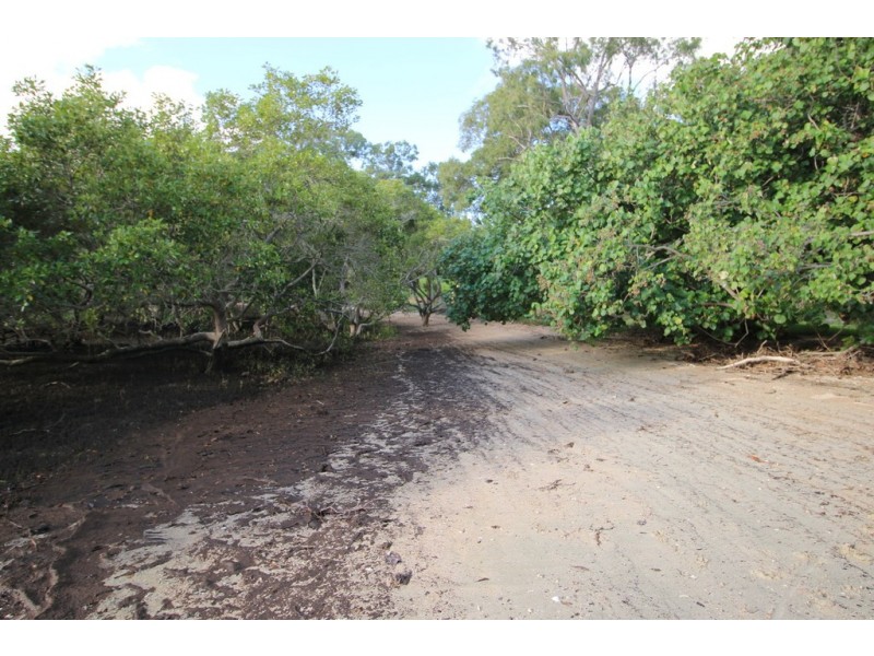 77 COONDOOROOPA DRIVE, Macleay Island QLD 4184