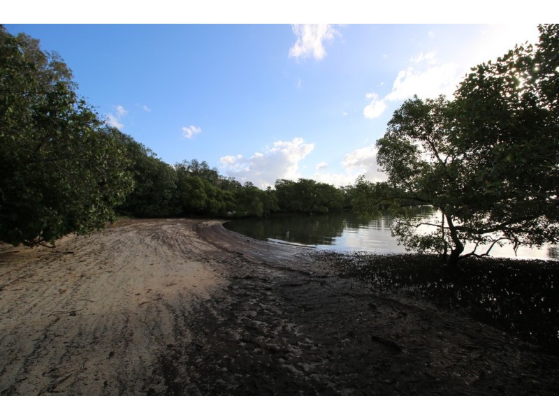 77 COONDOOROOPA DRIVE, Macleay Island QLD 4184