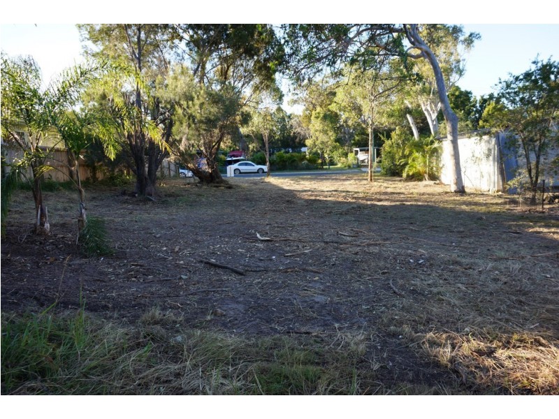 24 Jane Street, Macleay Island QLD 4184