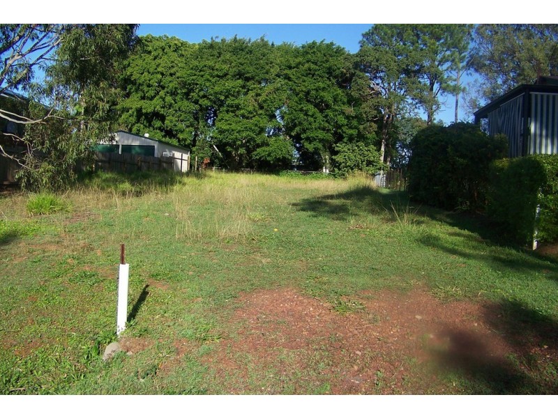 17 PINE AV, Lamb Island QLD 4184