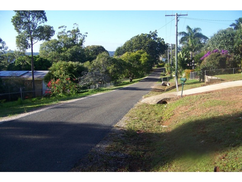 17 PINE AV, Lamb Island QLD 4184