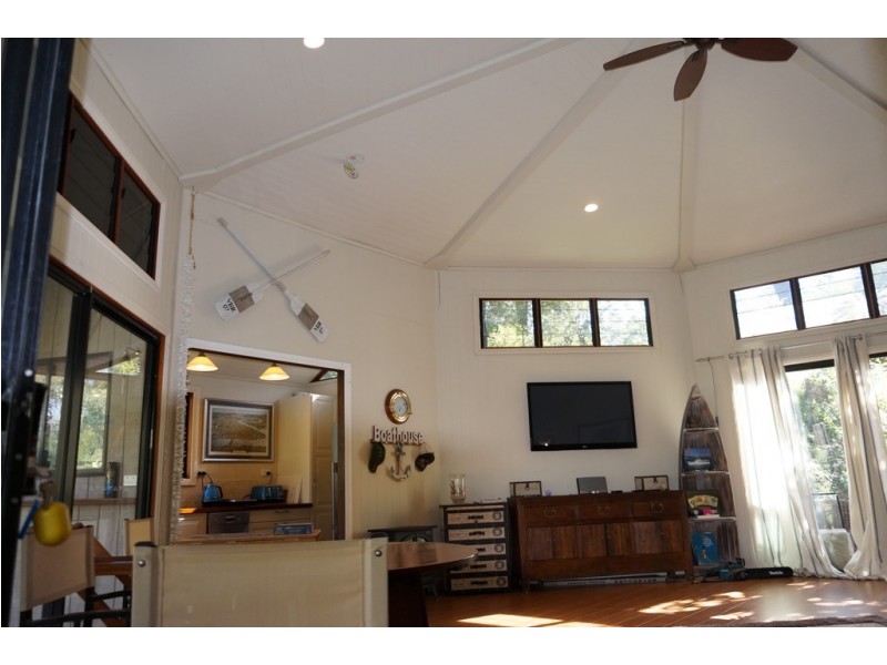 20 BOAT HARBOUR AVE, Macleay Island QLD 4184