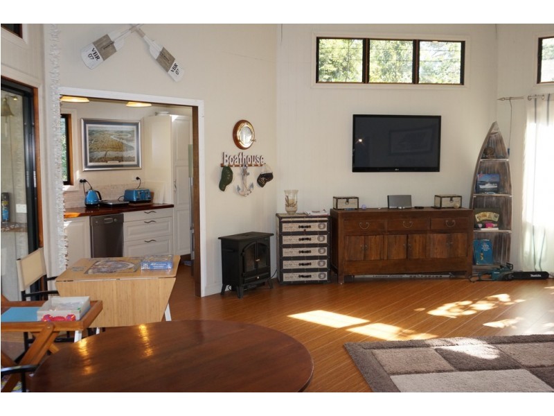 20 BOAT HARBOUR AVE, Macleay Island QLD 4184