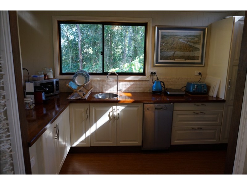 20 BOAT HARBOUR AVE, Macleay Island QLD 4184