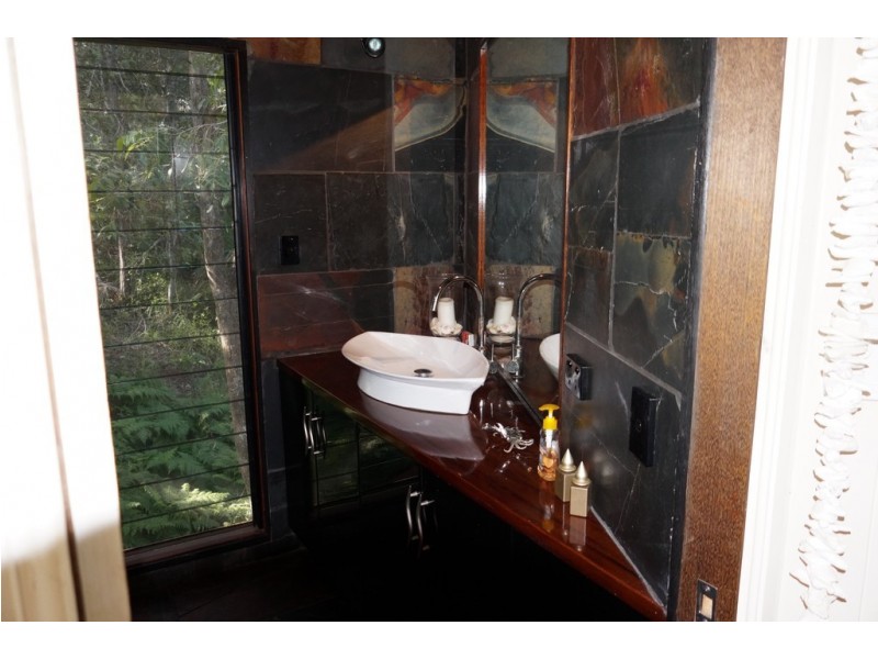 20 BOAT HARBOUR AVE, Macleay Island QLD 4184