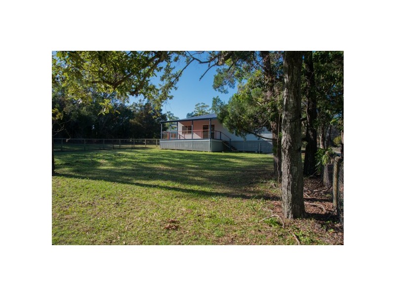 13 Pelican, Macleay Island QLD 4184