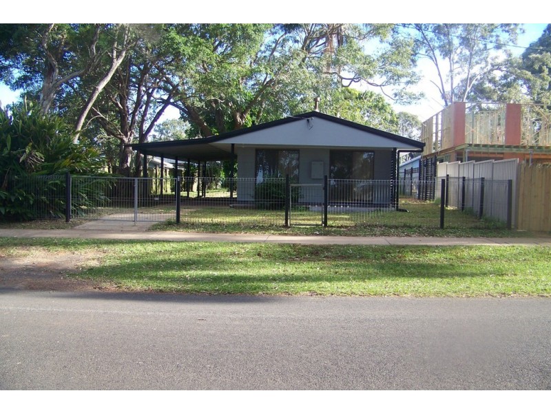 26 LUCAS DR, Lamb Island QLD 4184