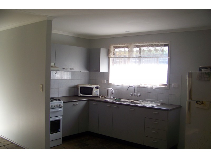 26 LUCAS DR, Lamb Island QLD 4184