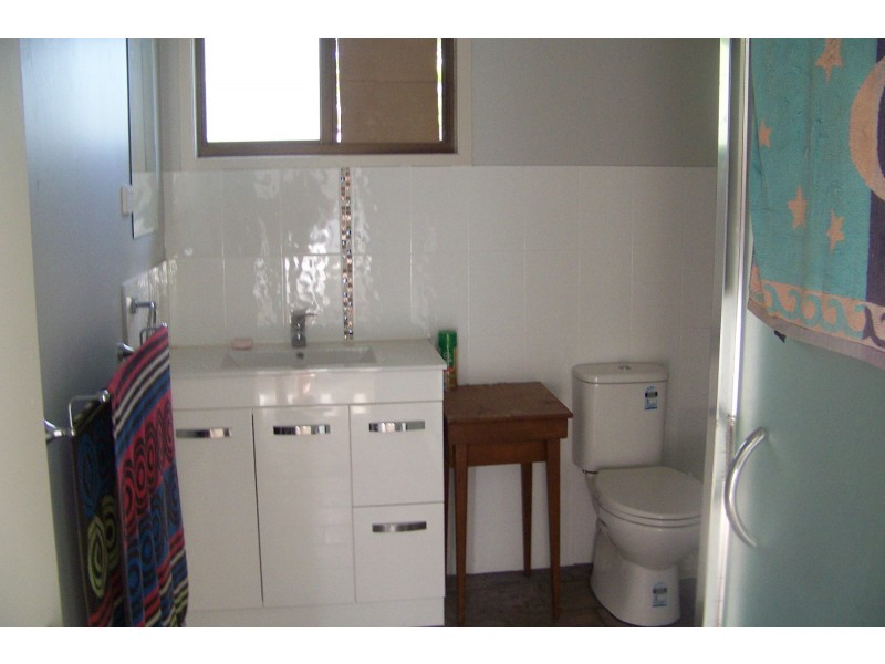 26 LUCAS DR, Lamb Island QLD 4184