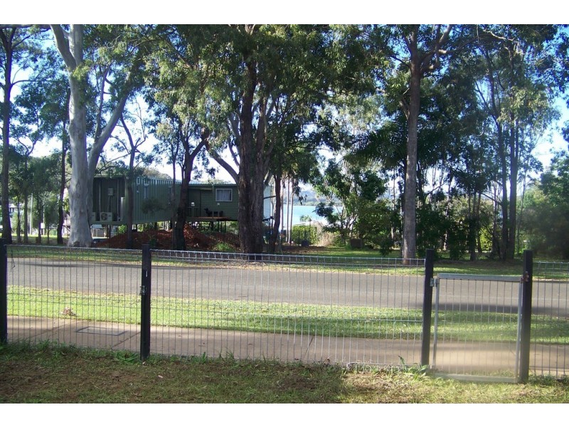 26 LUCAS DR, Lamb Island QLD 4184