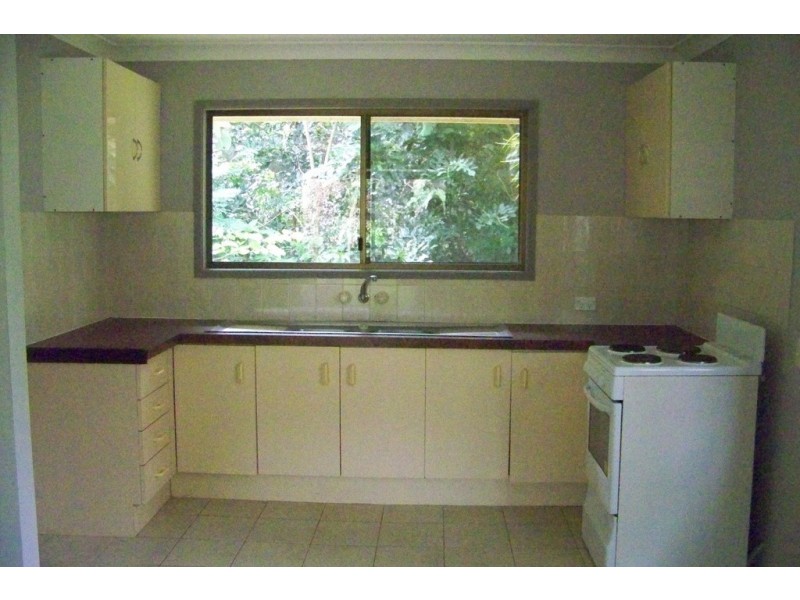 11 WYENA AV, Lamb Island QLD 4184