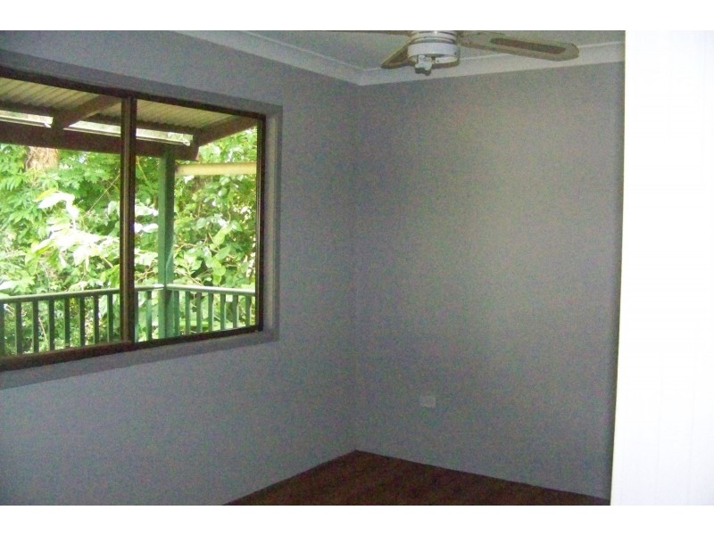 11 WYENA AV, Lamb Island QLD 4184