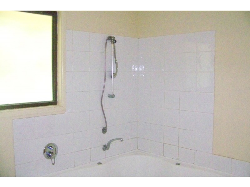 11 WYENA AV, Lamb Island QLD 4184