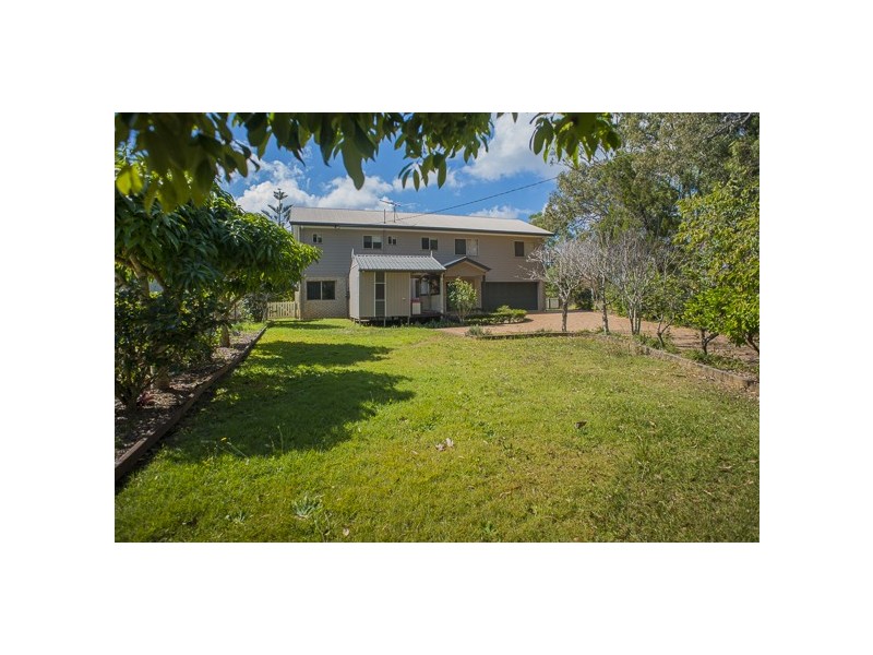 10 BOAT HARBOUR AVENUE, Macleay Island QLD 4184