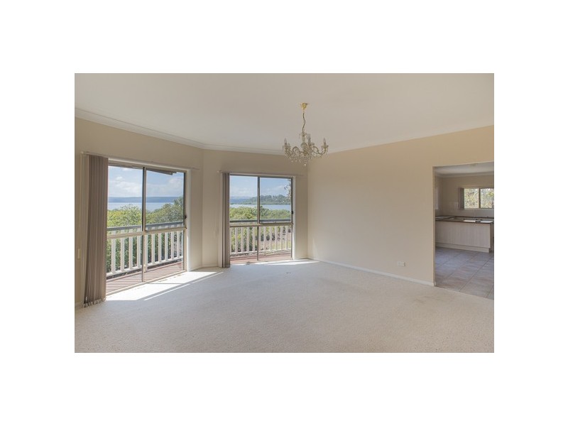 10 BOAT HARBOUR AVENUE, Macleay Island QLD 4184