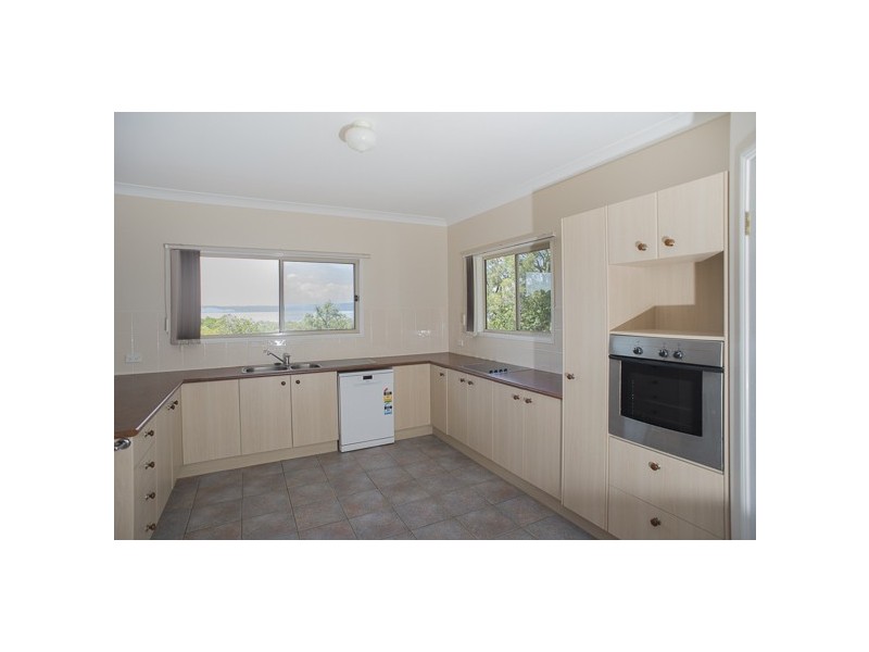10 BOAT HARBOUR AVENUE, Macleay Island QLD 4184