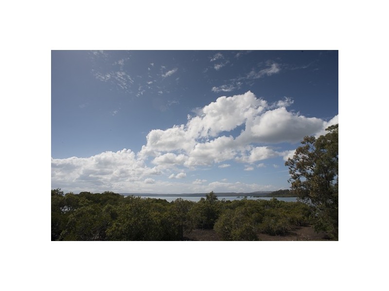 10 BOAT HARBOUR AVENUE, Macleay Island QLD 4184