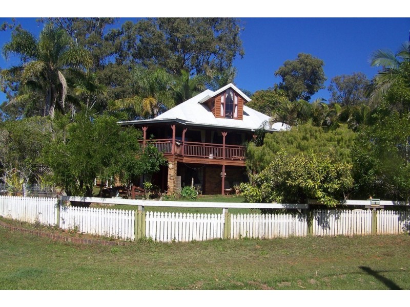 2 WOBUR ST, Lamb Island QLD 4184