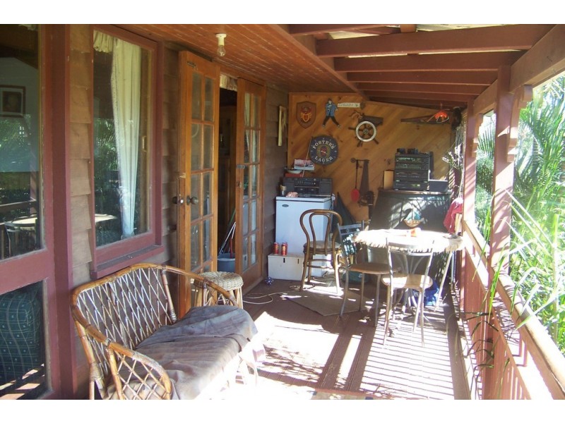 2 WOBUR ST, Lamb Island QLD 4184