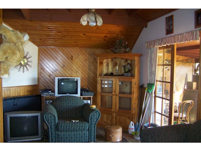 2 WOBUR ST, Lamb Island QLD 4184