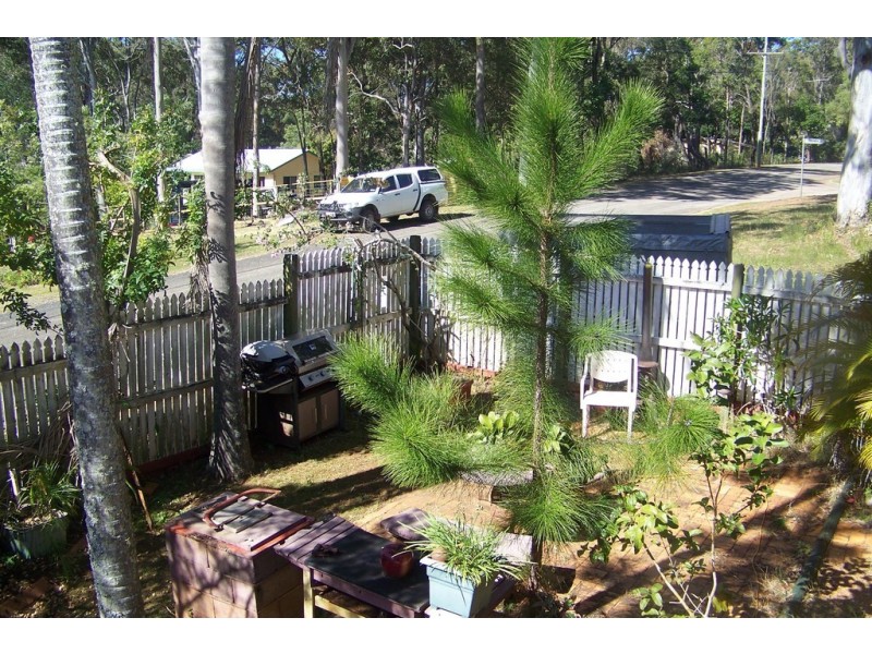 2 WOBUR ST, Lamb Island QLD 4184