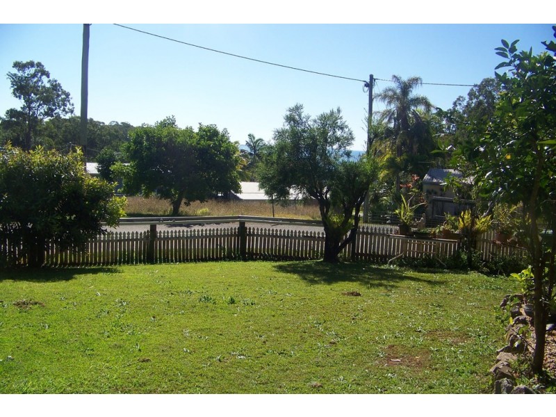 2 WOBUR ST, Lamb Island QLD 4184