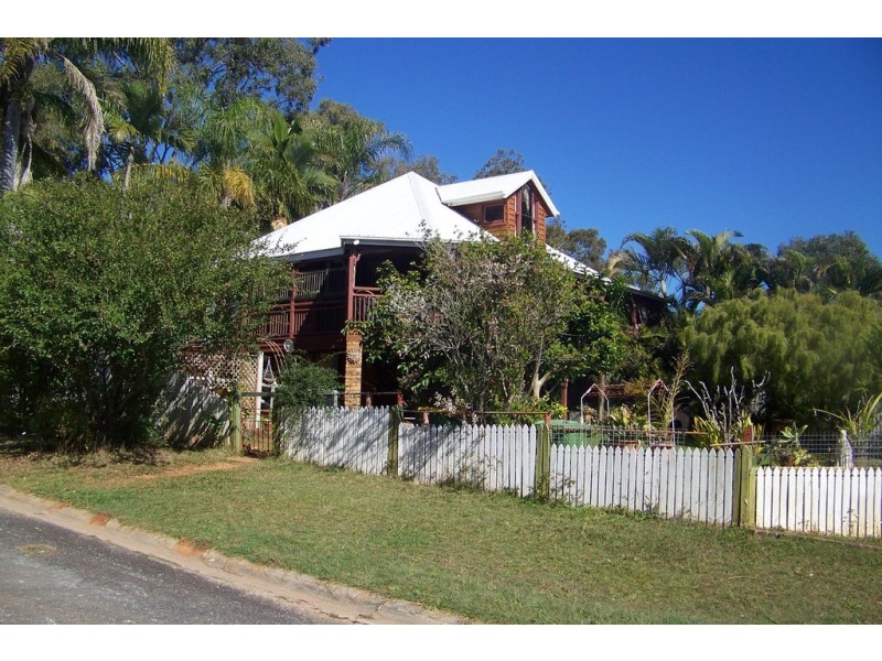 2 WOBUR ST, Lamb Island QLD 4184