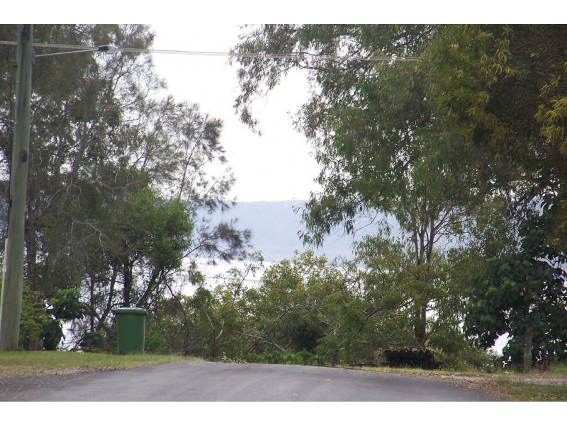 153 LUCAS DR, Lamb Island QLD 4184