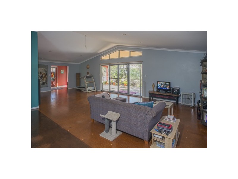10 Udara Street, Macleay Island QLD 4184
