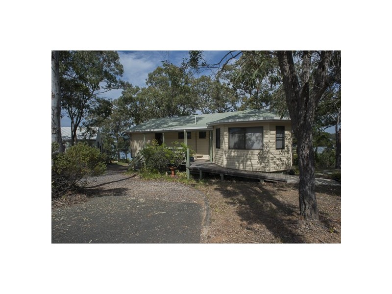 101 Beelong St, Macleay Island QLD 4184