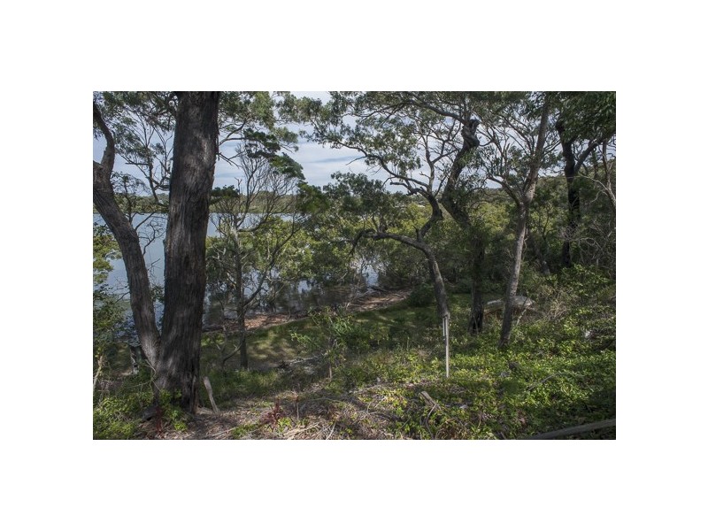 101 Beelong St, Macleay Island QLD 4184