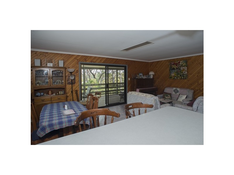 101 Beelong St, Macleay Island QLD 4184