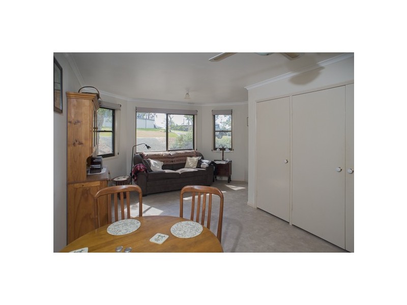 101 Beelong St, Macleay Island QLD 4184