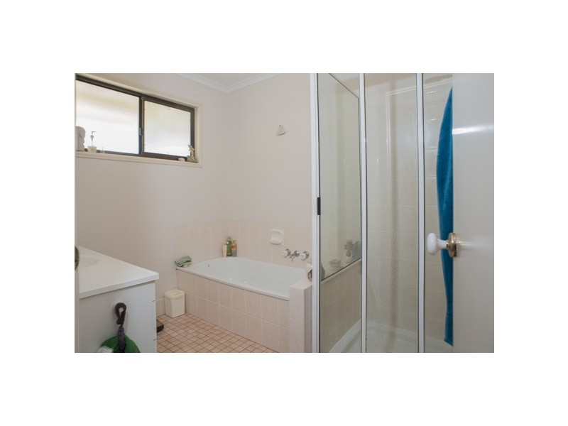 101 Beelong St, Macleay Island QLD 4184