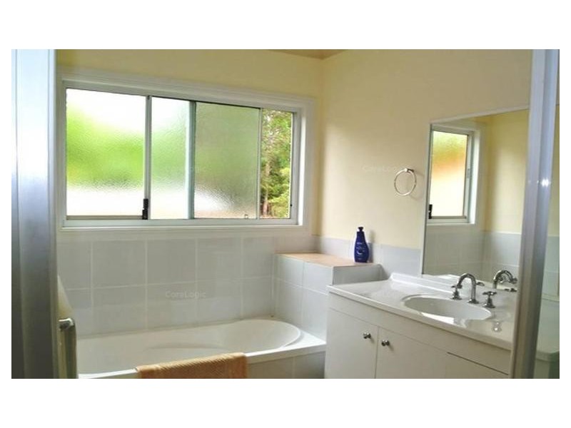 10 Dalpura Street, Macleay Island QLD 4184