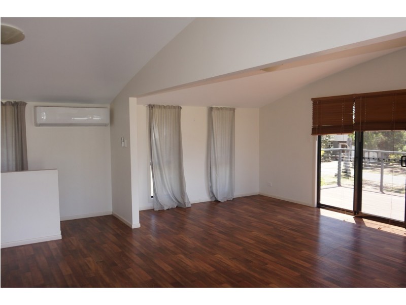 20 Kooberry, Macleay Island QLD 4184