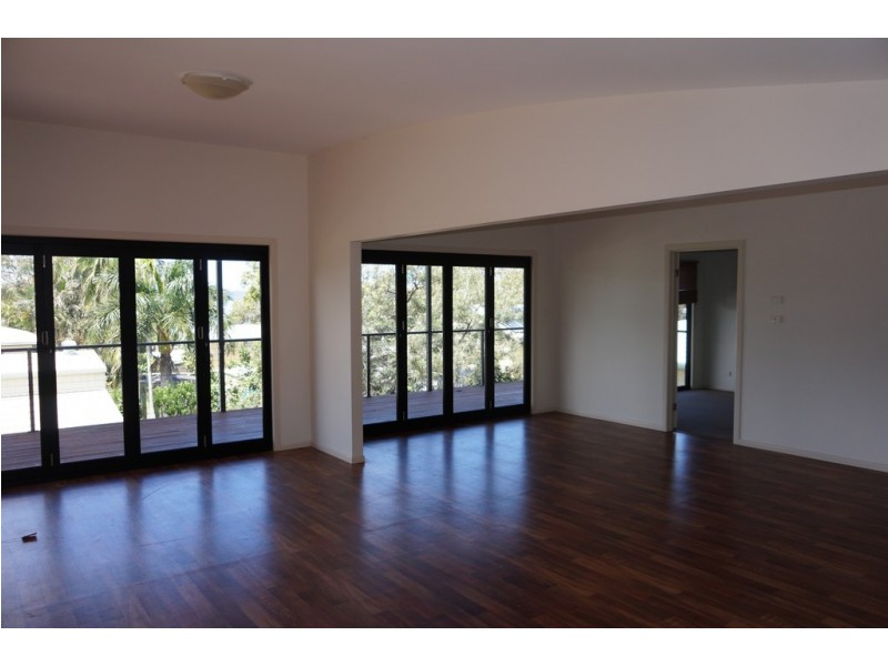 20 Kooberry, Macleay Island QLD 4184