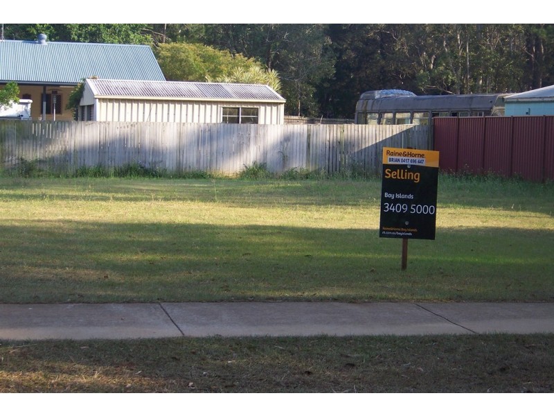 94 LUCAS DR, Lamb Island QLD 4184