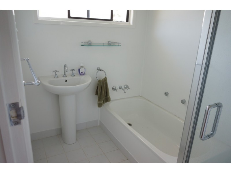 56 Gordon Rd, Macleay Island QLD 4184