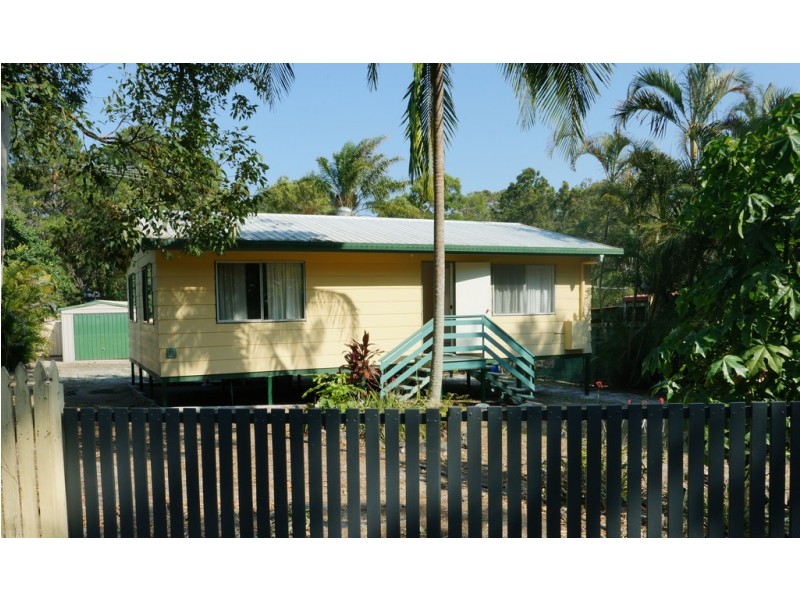 8 William, Macleay Island QLD 4184