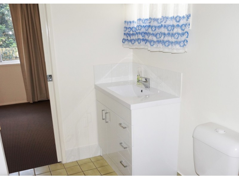 8 William, Macleay Island QLD 4184