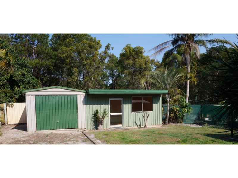 8 William, Macleay Island QLD 4184
