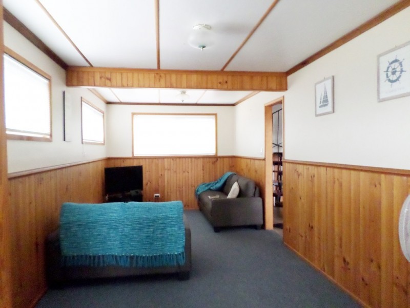 37 JAN STREET, Macleay Island QLD 4184