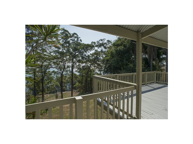 21 Coast Rd, Macleay Island QLD 4184