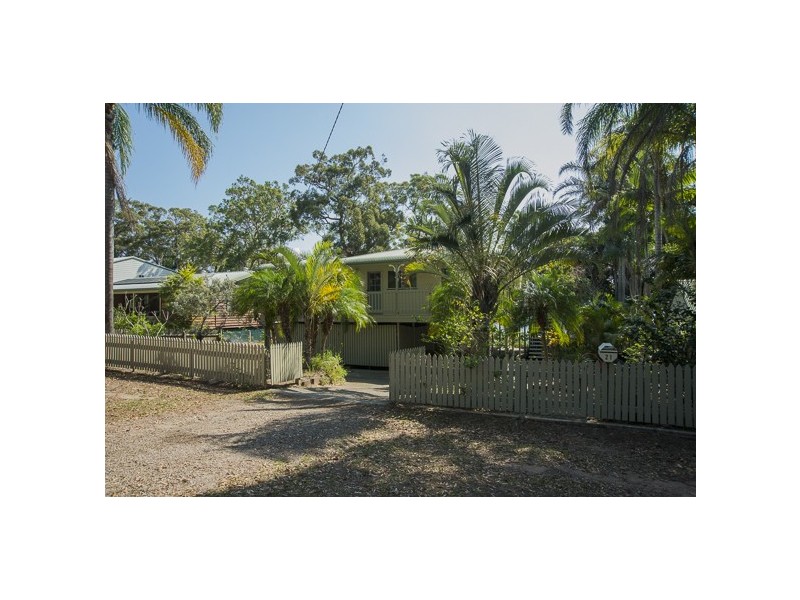 21 Coast Rd, Macleay Island QLD 4184