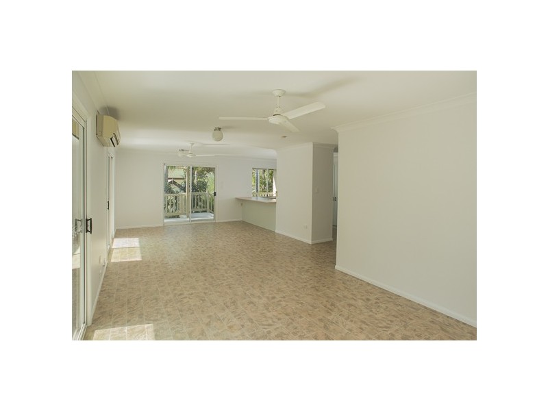 21 Coast Rd, Macleay Island QLD 4184
