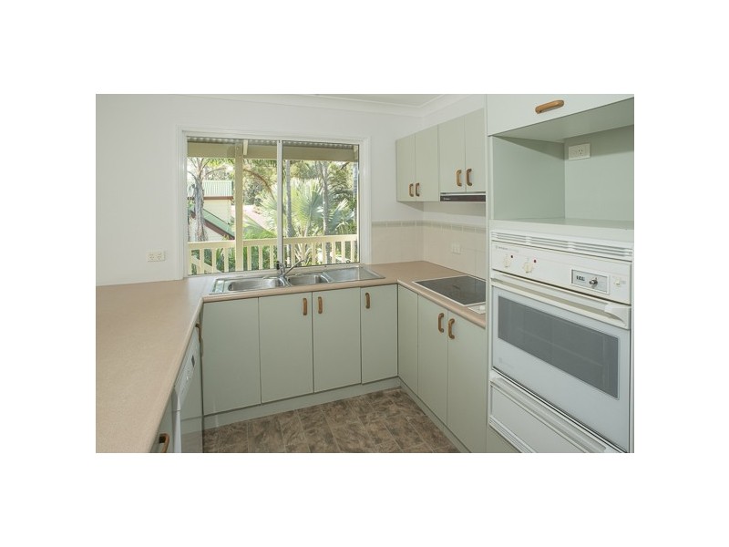 21 Coast Rd, Macleay Island QLD 4184