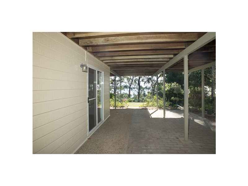 21 Coast Rd, Macleay Island QLD 4184
