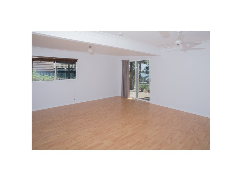 21 Coast Rd, Macleay Island QLD 4184