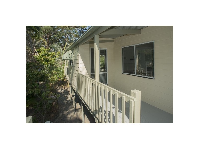 21 Coast Rd, Macleay Island QLD 4184